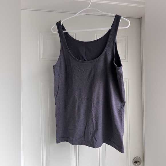 lululemon Reversible Tank Top (size 12) - Picture 2 of 3